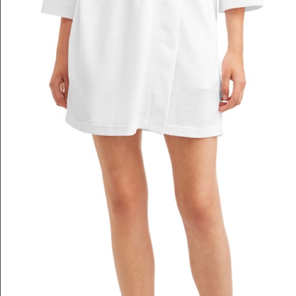 Gorgeous White Waffle Robe - Picture 2 of 6